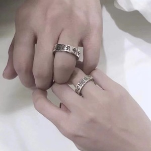 <span class=keywords><strong>Anello</strong></span> Trendy <span class=keywords><strong>con</strong></span> <span class=keywords><strong>Croce</strong></span> Traforata da 6mm in Stile Vintage per Uomo e Donna - Product Image 4