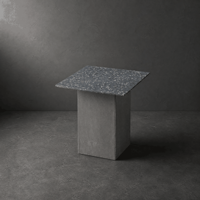 Table console contemporaine en marbre avec piétement sculptural en ciment pour salon et usage hôtelier/villa, personnalisable