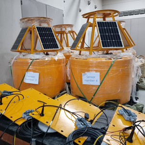 ทุ่นตรวจสอบคุณภาพน้ำสำหรับเพาะเลี้ยงสัตว์น้ำพร้อมเซ็นเซอร์และบานพับลูกสูบวัสดุ PE สำหรับใช้ในแม่น้ำและท่าจอดเรือ - Product Image 6