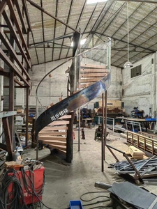 Scala salvaspazio scala curva Design scala con gradini <span class=keywords><strong>in</strong></span> <span class=keywords><strong>legno</strong></span> massello e ringhiera <span class=keywords><strong>in</strong></span> vetro - Product Image 6