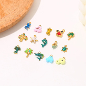 Sueño Veraniego Caprichoso |   Charm delicado de acero inoxidable con baño de oro PVD de 18K y esmalte para la creación de joyería DIY |   Colgante Tropical Oceánico - Product Image 3