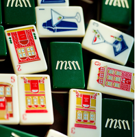 Set Mahjong Amerika Terinspirasi dari Maison Mahjong New York, 160 Ubin Akrilik Premium 3-Lapisan dengan Alas Neoprena Mewah 33-Inci