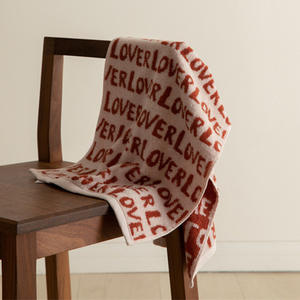 ผ้าขนหนูเลิฟแจ็คการ์ด 34x72 ซม. ผ้าฝ้ายแท้ แห้งเร็ว สำหรับผู้ชายและผู้หญิง ใช้ในบ้าน - Product Image 1