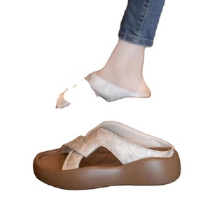 Nouvelles sandales compensées à plateforme pour femme, style été, légères, à enfiler, à bout ouvert, ornées de strass, motif léopard, imperméables, décontractées, pour la plage - Product Image 1
