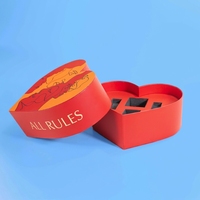 Ensemble de soins de la peau en forme de cœur personnalisé, avec insert pour vernis à ongles, huile cosmétique, emballage en papier avec gaufrage à chaud