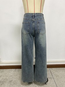 Jeans Casuales de Pierna Ancha para Mujer, Diseño Moderno con Agujeros, Botones Diagonales, Tela Vaquera con Logotipo en la Cintura - Product Image 6