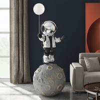 Grande sculpture de lampe de sol astronaute avec lumière lunaire, thème Amour, artisanat en résine peinte à la main pour la décoration intérieure