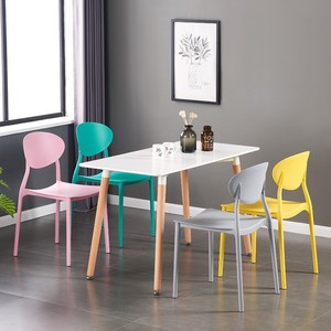 Top Nordic Scandanavia Dining Room Furniture Cadeiras Chaises En Plastique Pink Stackable Cafe Pp Plastic Chair Modern