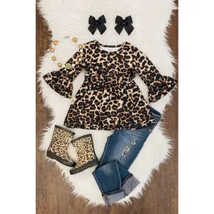 Europeo e Americano di primavera e di autunno di tendenza tromba del manicotto del leopardo top + denim pantaloni lunghi a due pezzi per bambini abbigliamento