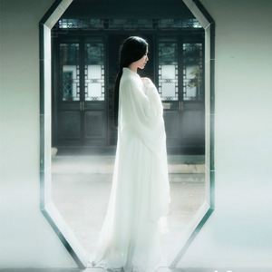 Robe Hanfu blanche en mousseline de soie, style ancien pour femmes, pour la photographie - Product Image 2