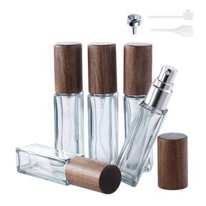 Flacons vaporisateurs de parfum en verre carrés plats portables et rechargeables de 30 ml et 50 ml avec couvercle en bois - Product Image 1