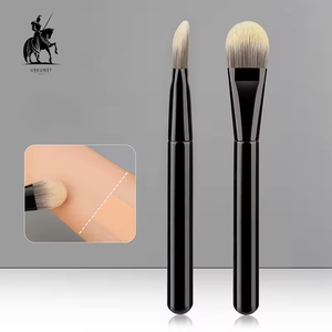 Pinceau de fond de teint à couverture complète, à poils synthétiques denses et plats, avec manche en bois et virole sans couture, vente en gros directe usine - Product Image 1