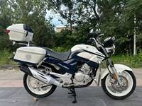 Motocyclette d'occasion. Yamaha Tienjian King 250, moteur monocylindre 250cc refroidi par air, livré avec les trois boîtes d'origine.