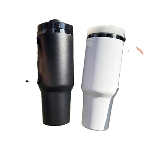 Mug isotherme sous vide H2.0 40oz noir miroir avec revêtement en poudre noire et poignée - Product Image 1