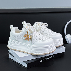 Nuevas Zapatillas Blancas Ligeras de Caña Baja 2026 con Cordones de Malla y Diseño Elevado - Product Image 2