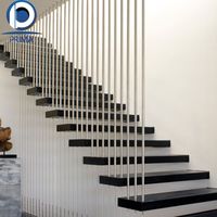 Escalier intérieur moderne en bois sur mesure, flottant, droit, cantilever avec garde-corps à câbles, marches en bois pour intérieur