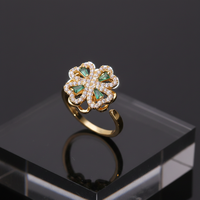 Ensemble de bijoux en acier inoxydable plaqué or PVD de haute qualité, résistant à l'eau et au ternissement, avec un motif trèfle à quatre feuilles (bracelet, boucles d'oreilles, collier)