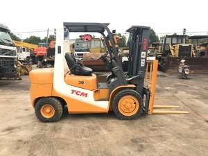 Chariot élévateur diesel d'occasion TCM FD30 à prix avantageux, 3-10 tonnes, origine japonaise, mât à trois étages, à vendre - Product Image 6