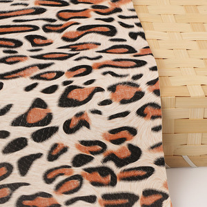 <span class=keywords><strong>Marimekko</strong></span> ขายส่ง265-295GSM 55นิ้ว0.6มม. เสือดาวพิมพ์หนังเทียมด้วยผ้าเรยอนทอผ้าแผ่นหนังสำหรับงานหัตถกรรม - Product Image 5