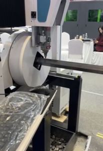 Máquina de Corte Láser de Fibra CNC de 1 kW, Alta Precisión, para Cercas y Barandillas, Procesamiento Automático de Láminas Metálicas, 380V/220V, 300 kg - Product Image 2