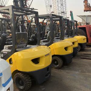 Montacargas Usado Komatsu FD30 Diésel Contrabalanceado de 3 Toneladas, Altura de Elevación de 4500 mm, Camión Amarillo con Motor para Almacén o Patio - Product Image 1
