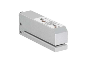 Capteur capacitif à fourche Leuze 14/24 L.2 50031714 avec connecteur M12-5 broches, double sortie PNP+NPN pour la détection d'étiquettes transparentes - Product Image 2