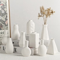 Vases en céramique de couleur macaron écologiques modernes pour la décoration de la maison, vase en porcelaine pour table avec boules d'onyx, cadeau nordique OEM ODM