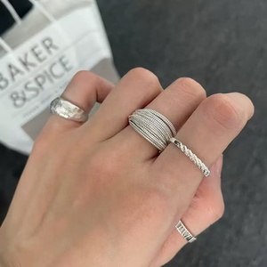 Anello in Argento Sterling S925 Stile Ins con Texture Martellata Artigianale, Design alla Moda Punk per Uomini e Donne - Product Image 2