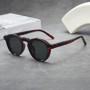 Occhiali da Sole Retrò con Montatura Completa Piccola in PC di Alta Qualità, Protezione UV400, Neri, Nuova Tendenza alla Moda Transfrontaliera per Uomini e Donne - Product Image 2