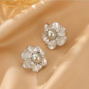 Boucles d'oreilles clous en argent gris perle, tempérament féminin, luxe léger, élégant, tendance, géométrique, rétro, design haut de gamme, cadeau - Product Image 2