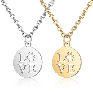 Colgante redondo con letras de amor, collar de pareja con garra de perro - Product Image 1