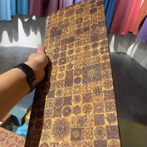 Usine Directe Personnalisé 135cm Largeur <span class=keywords><strong>Rouleau</strong></span>-Emballé Tissu <span class=keywords><strong>En</strong></span> Cuir De Liège Stretch PU Matériel pour Canapé et Sac Utilisation - Product Image 5