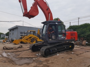Excavadora Hitachi ZX220 de Segunda Mano en Oferta, Bajo Consumo de Combustible, Excavadora Hidráulica de 22 Toneladas, Entrega Gratuita, Envío Marítimo Rápido - Product Image 1