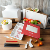 Conteneur alimentaire carré en kraft écologique 500 ml Conteneurs alimentaires carrés en papier kraft jetables pour SUSHI