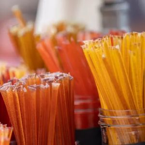 Remplisseuse industrielle automatique de <span class=keywords><strong>paille</strong></span> de miel Machine de remplissage et de scellage de <span class=keywords><strong>paille</strong></span> de sperme d'huile <span class=keywords><strong>comestible</strong></span> de sirop de miel - Product Image 5