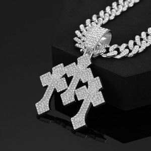 Liontin Salib Tiga Trendy Berlapis Emas dengan Rantai Cuban Link Bertabur Rhinestone, Perhiasan Religius Hip Hop Unisex dari Bahan Alloy - Product Image 6