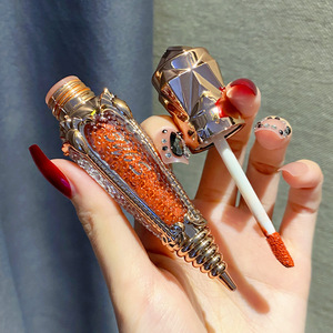 Nhung Son môi [uống cốc nước] Nữ Hoàng dính môi men không thấm nước củ cải Son môi không phai mờ kéo dài bán buôn OEM - Product Image 2