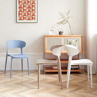 Chaise de salle à manger avec dossier en plastique épaissi, modèle moderne minimaliste non pliable 607 pour usage commercial en restaurant