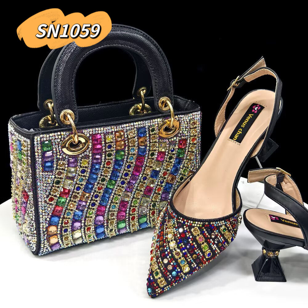 มีสีสัน