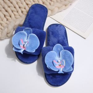 Pantuflas de Felpa con Decoración de Orquídea Azul de Moda, Pantuflas Cálidas y Acogedoras para Mujer, Estilo Abierto, Novedad 2025, en Existencia, Sandalias Esponjosas de Gran Venta - Product Image 2