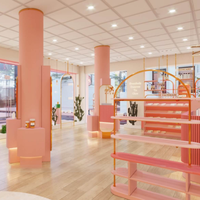 Centre commercial boutique design intérieur magasin de cosmétiques dernier style de meubles en bois kiosque cosmétiques commerciaux présentoir support LED