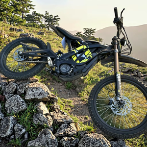 Motocicleta Todoterreno Ligera de Alta Velocidad 2025, 8KW Suron LBX 60V, Edición Negra ULTRA 2 - Product Image 4