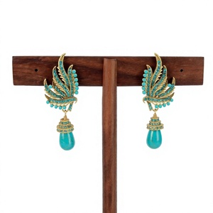 Boucles d'oreilles pendantes vintage en zircon bleu, en laiton plaqué or, avec pendentif plume rétro pour femme, idéales pour les soirées - Product Image 4