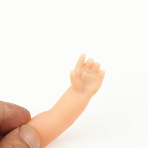 มือผีวิเศษสำหรับงานปาร์ตี้ ขนาด 5x1 ซม. สีเนื้อ อุปกรณ์มายากลสำหรับการแสดงระยะใกล้ - Product Image 3