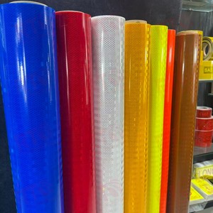 Vinilo Reflectante Autoadhesivo Azul, Amarillo y Blanco de 10 Años de Duración, Material Retroreflectante Prismático de Grado HIP para Señales de Tráfico en Carreteras - Product Image 1