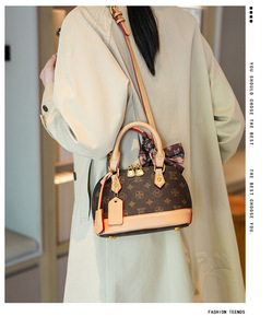 Sac bandoulière de luxe pour femme, style vintage, en PU imprimé, avec fermeture éclair souple, accessoire pour une utilisation extérieure tendance - Product Image 6