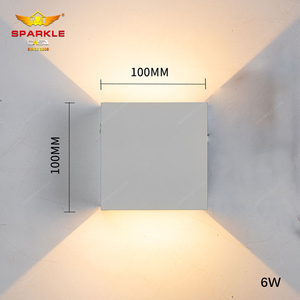 โคมไฟติดผนังกลางแจ้งแบบวิลล่ามีประกาย LED โคมไฟผนังทรงสี่เหลี่ยมกันน้ำพร้อมตัวเครื่องทำจากอลูมิเนียม
