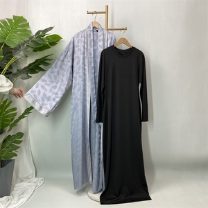 Conjunto de Abaya de Satén Estampado a la Moda con Manga Holgada - Elegante Abaya Abierta + Vestido Interior Ajustado en Oferta para Mujeres Musulmanas (1948) - Product Image 5