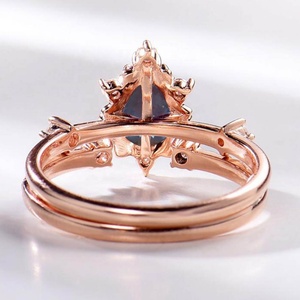 Bague de fiançailles en argent plaqué or rose Art Déco vintage avec alexandrite de laboratoire créée avec sertissage à griffes pour mariage et anniversaire - Product Image 3