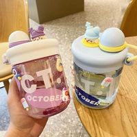 Nouvelle tasse à eau en plastique PC pour filles, collection été 2026, grande capacité, design élégant, avec double paille et infuseur à thé, mug écologique tendance